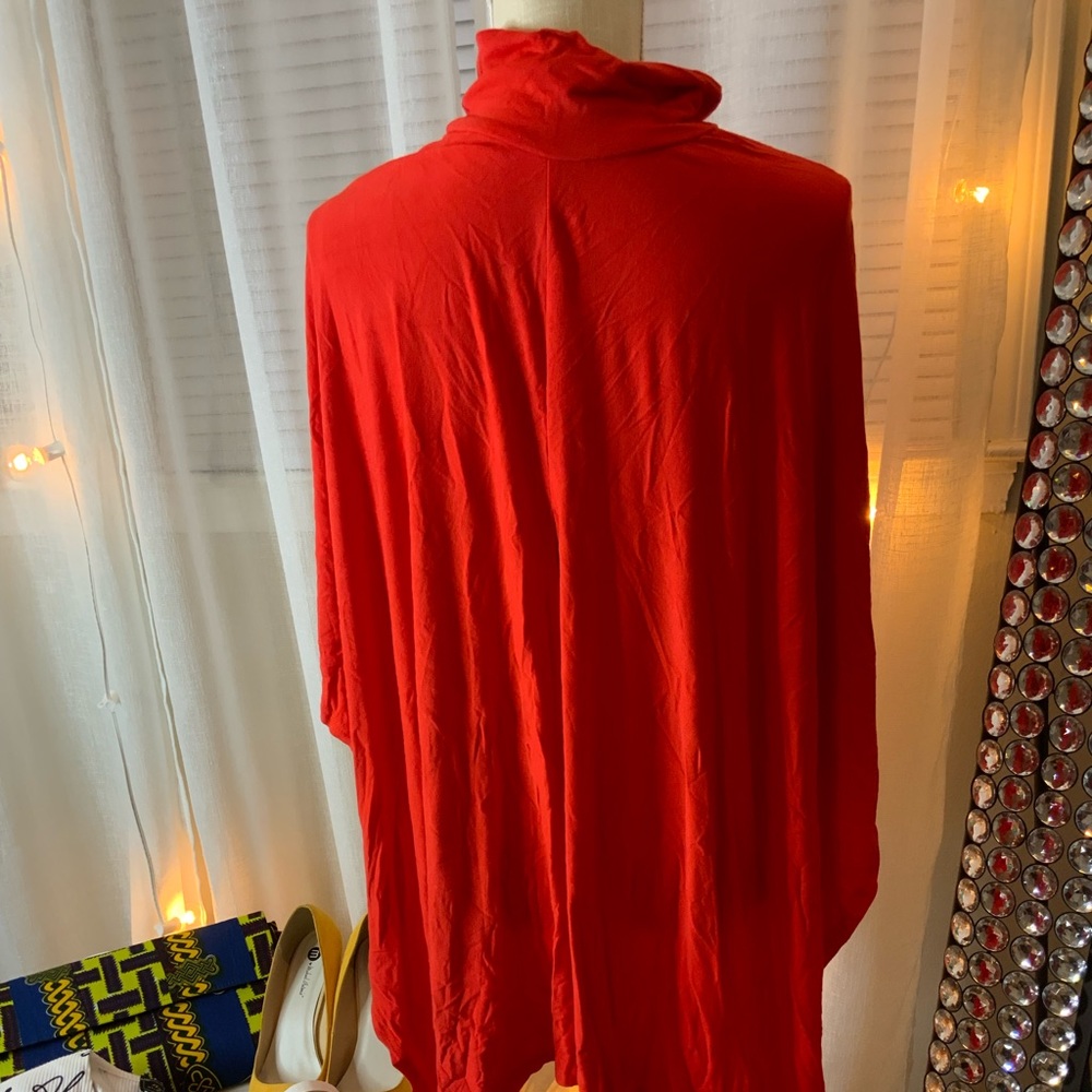 Red pullover cape - Picture 3 of 4